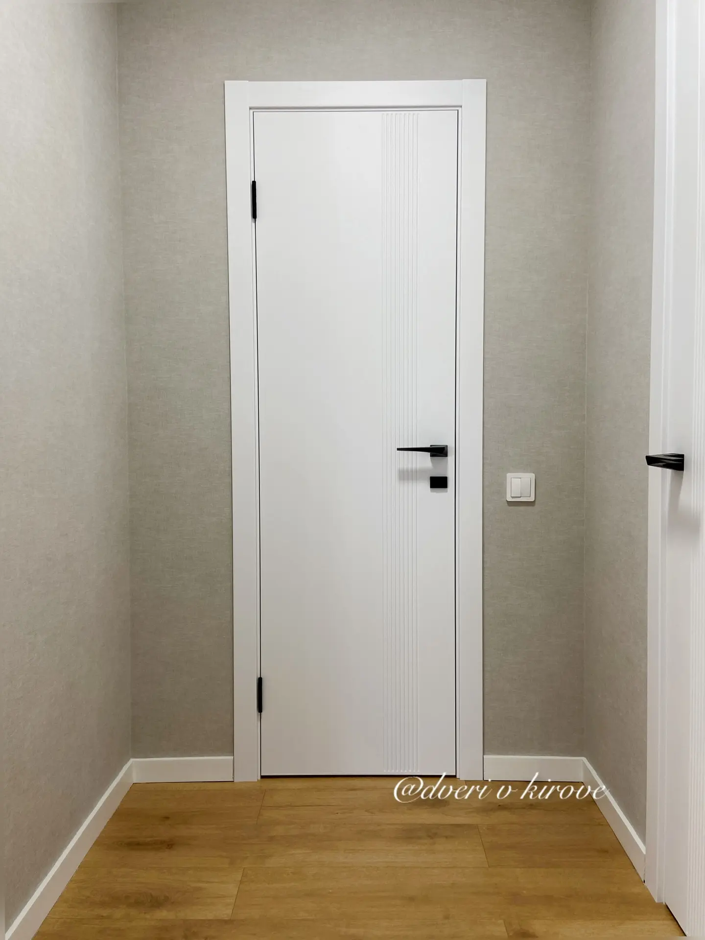 📍 Коминтерн | Двери Лайт 27 и секрет тишины  В частном секторе важно, чтобы дверь была не только красивой, но и надежной. Встречайте новый объект — белоснежная классика!