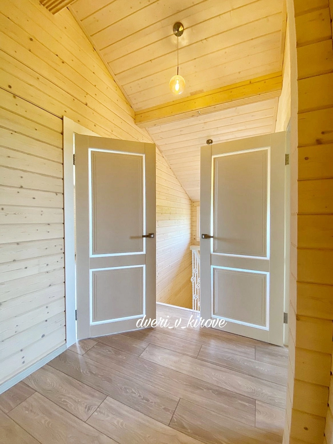 Частный дом, Кировская область 🏡 Проёмы с обсадной коробкой были закрыты наличками на 100мм по бокам, верх облагородили добором на 120ми. Первый этаж ФАВОРИТ 3 Второй этаж ФЛАЙ 2